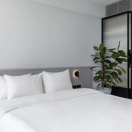 Nero Luxury Suites By Zennova Thessaloniki Exterior foto