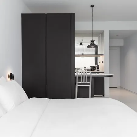 Nero Luxury Suites By Zennova Thessaloniki Exterior foto